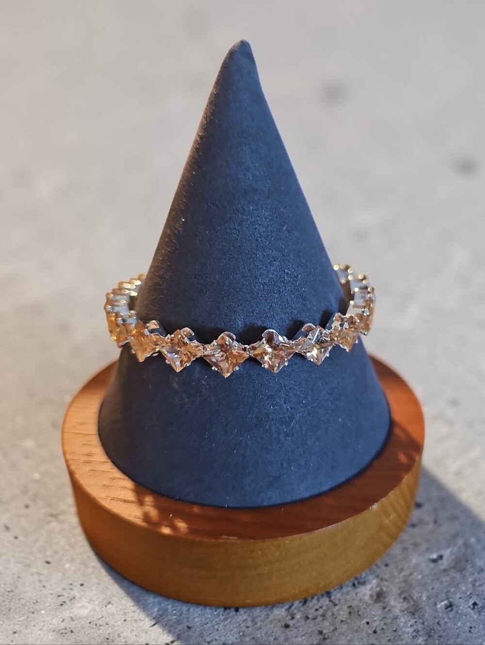 Sassified Boutique NWT  Cognac AMBER Crystal Link Women's Bracelet.